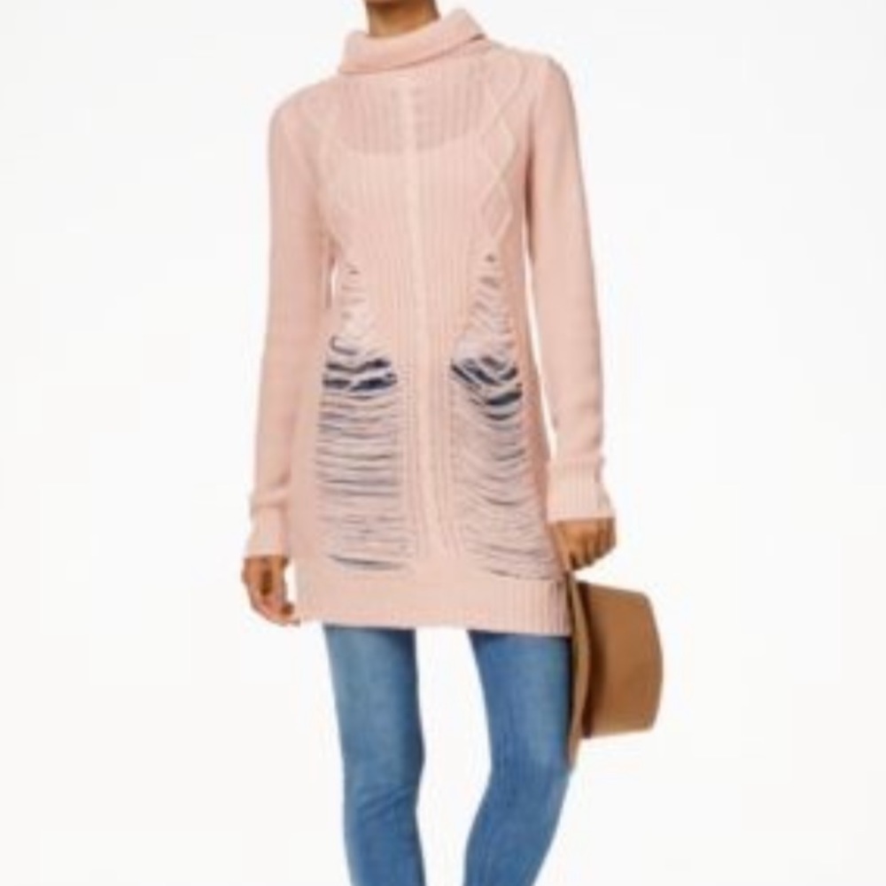💞 NWTs Woman’s Distressed Cable knit Sweater 💞